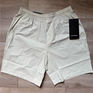 NWT Lululemon Bowline Short 8” Bone Size L
